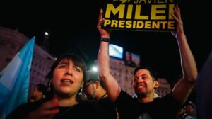 Milei gana en Argentina, nuevo Gobierno de Sánchez y firmas de Kontseilua