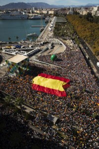 Miles de personas protestan en España contra la amnistía a los independentistas catalanes