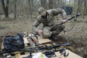 Muere un asistente del jefe del ejrcito de Ucrania al explotarle una granada que haba recibido como regalo de cumpleaos