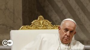 Papa "resfriado" se salta lectura de discurso a rabinos – DW – 06/11/2023