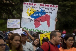"Para el Derecho internacional este referendo es inútil", afirma el periodista Reyes Theis #CocuyoClaroyRaspao
