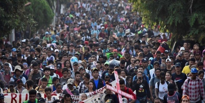 Parte del sur de México la caravana de migrantes más numerosa del año