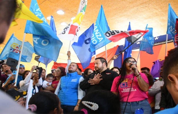 Partidos políticos se presentan ante el CNE para sumarse a referéndum consultivo