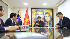 Presidente Maduro recibió delegación de Vietnam