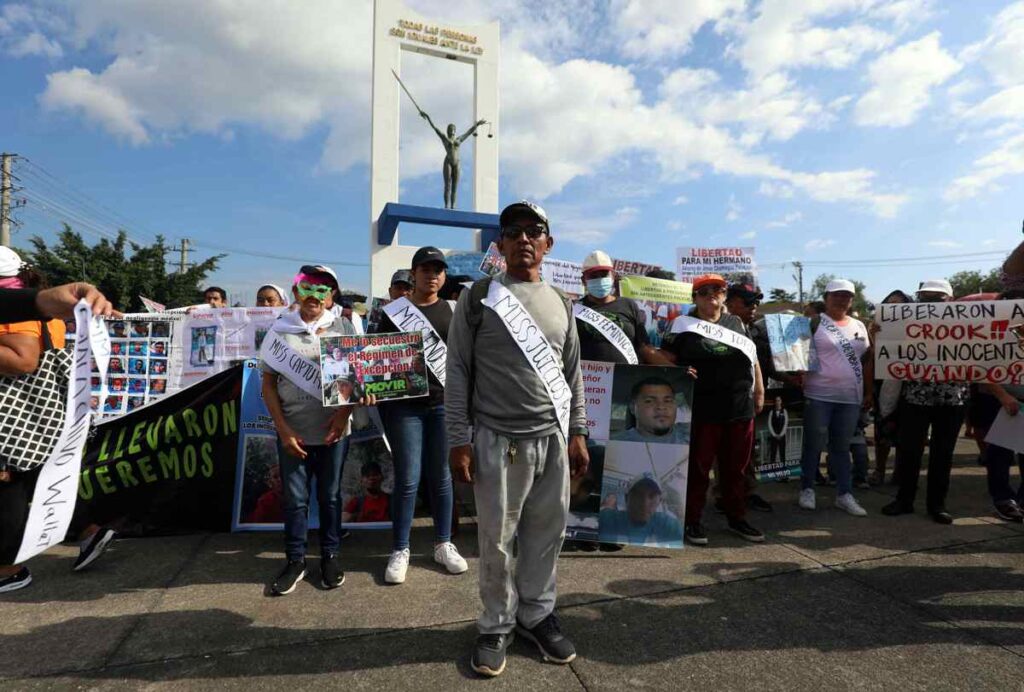 Protestan en El Salvador contra el régimen de excepción en medio de Miss Universo - AlbertoNews