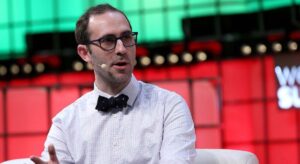 Quién es Emmet Shear, cofundador de Twitch, partidario de frenar la IA y nuevo CEO de Open AI
