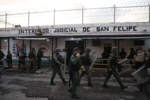 Dos funcionarios detenidos en la intervención del Internado Judicial de San Felipe