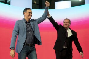 Sánchez dice que gobernará para todos los españoles y critica las protestas de la derecha