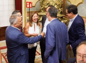 Sánchez mantiene a su núcleo duro en Moncloa y confirma la continuidad de Hernando como director adjunto del Gabinete