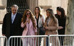 Shakira llega a los juzgados