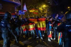 Sin incidentes en la décima noche de protestas ante la sede del PSOE en Madrid