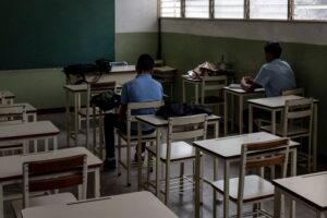 Solo 7 de cada 10 estudiantes asisten regularmente a clases en el país, afirma sociólogo venezolano (+Video)