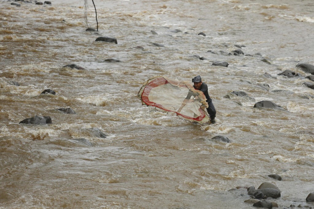 Suman 3 muertos en El Salvador por lluvias de la tormenta Pilar