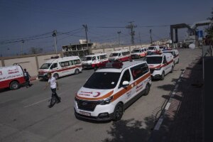 Un total de 76 heridos y 335 personas con pasaportes extranjeros, evacuados ya de Gaza a Egipto