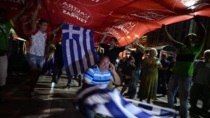 Una Syriza en sus horas más bajas se arriesga a una escisión
