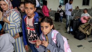 Unos 40 españoles comienzan a salir de Gaza por el paso con Egipto