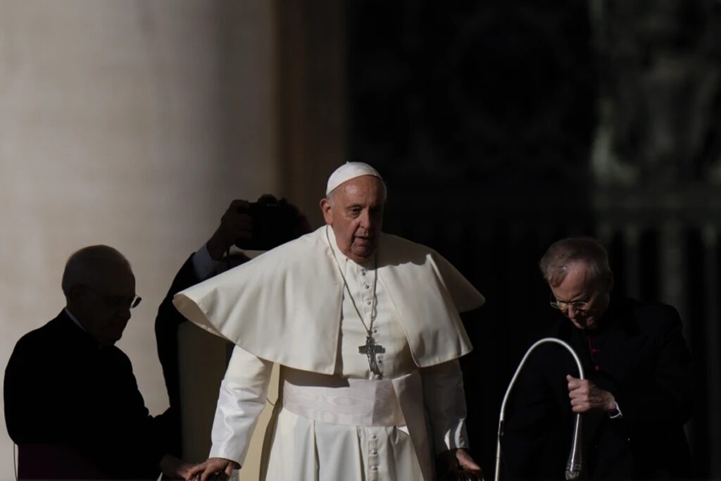 Vaticano permitirá bautismo de católicos transexuales