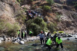 Veinte muertos y seis heridos tras desbarrancarse un autobús al norte de Perú