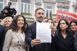 Vox se querella contra Sánchez, Puigdemont, PSOE y Junts y pide al Supremo parar la investidura