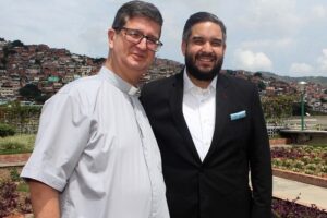 fuertes críticas a la UCAB por aceptar visita de Nicolasito y por recorrido junto al rector (+Fotos y video)