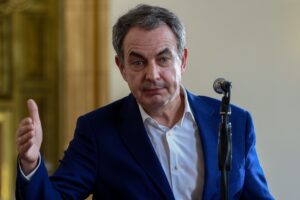 «¡Sinvergüenza!, ¡fuera de España!»: Ex presidente español Rodríguez Zapatero repudiado a su salida del PSOE en Valencia (Video) - AlbertoNews