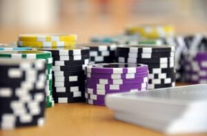 ¿Cómo la situación económica influye en el comportamiento de los jugadores de casino?