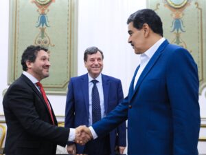 Maduro recibió a directivos de Repsol un día después del acuerdo para reactivar operaciones con Pdvsa