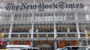'The New York Times' demanda a Microsoft y a OpenAI por usar sus textos sin permiso