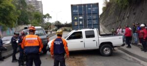 Accidente vehicular mantiene restringido paso en la Panamericana