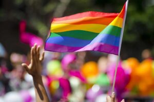 Activistas LGBTIQ+ chilenos critican bendición de parejas homosexuales por el Vaticano - AlbertoNews
