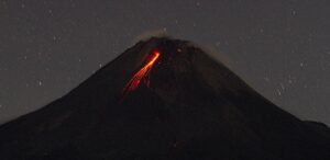 Al menos once alpinistas muertos tras la erupción del volcán Merapi en Indonesia