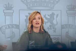 Alegría pide la dimisión de un concejal del PP de Cangas tras levantarle la mano a la teniente de alcalde del PSOE