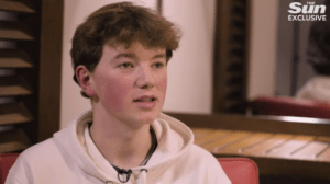 Alex Batty, el niño británico reaparecido, mintió sobre su huida para proteger a la madre y al abuelo