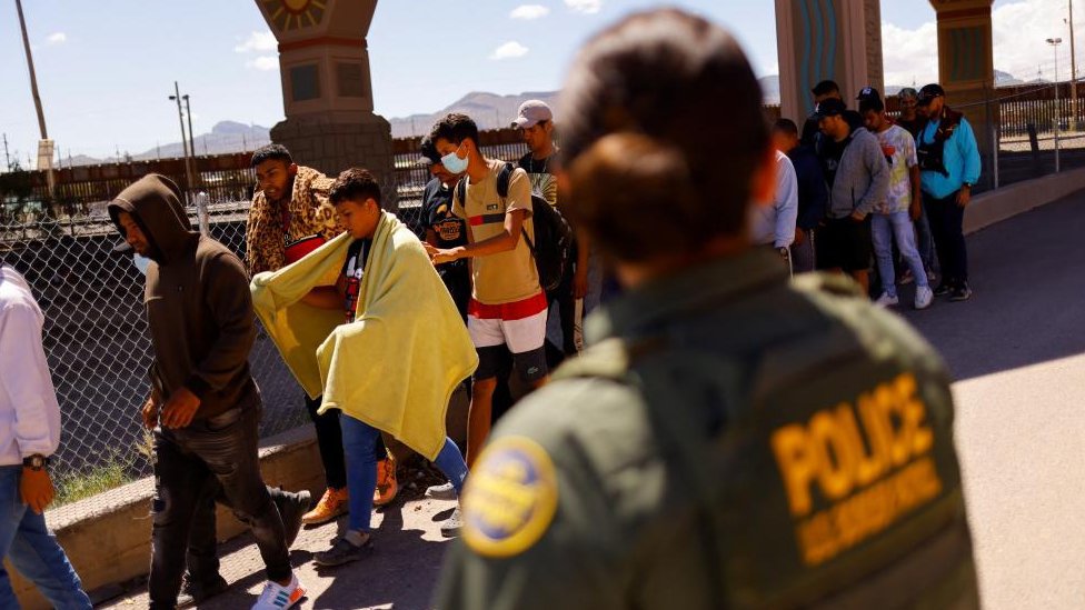 Aprueban ley contra migrantes que crucen la frontera de EEUU