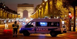 Ataque con cuchillo en el centro de París deja un muerto y un herido