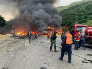 Aumentó a 30 el número de muertos por el accidente en la Gran Mariscal de Ayacucho