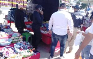 Autoridades fiscalizan venta de fuegos artificiales en el mercado de Cabimas