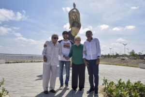 Barranquilla rinde homenaje a Shakira con una estatua de bronce de más de seis metros