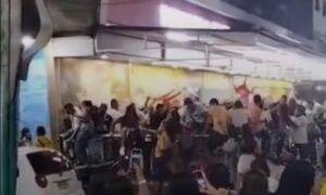 Barranquilla: trifulca en un estadero termina en estampida - Barranquilla - Colombia
