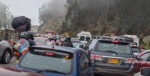 Conductores se quejan por la demora entre 10 y 12 horas en vía Bogotá – Girardot.