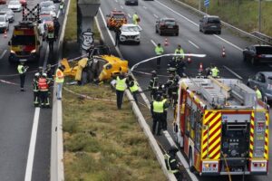Cae helicóptero en una carretera de Madrid