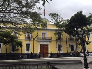 Canciller venezolano cuestionó visita de ministro británico a Guyana