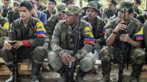 Capturan a 15 presuntos miembros de disidencia de FARC en frontera de Ecuador con Colombia - AlbertoNews