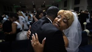 Casi 80 parejas se casan a la vez en la República Dominicana