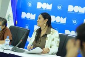 Cercana y poco conocida colaboradora de Bukele asume presidencia interina de El Salvador para que el mandatario busque la reelección