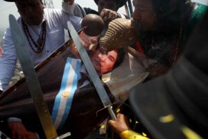 Chamanes peruanos predicen éxitos para Milei y el ocaso para Fujimori