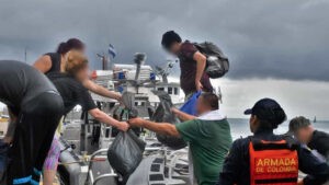 Colombia rescata a 11 migrantes venezolanos a la deriva en alta mar