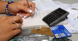 Cómo cambian las normas para tarjetas de crédito según el DNU de Milei y qué significa para los consumidores