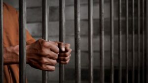 Condenan a 30 años de cárcel a un hombre que sedaba ancianos y los estafaba en Costa Rica - AlbertoNews