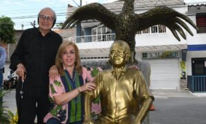 Crean estatua en honor a GardeazÃ¡bal
